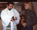Rabbi Celso Cukierkorn conducts an affirmation in New York