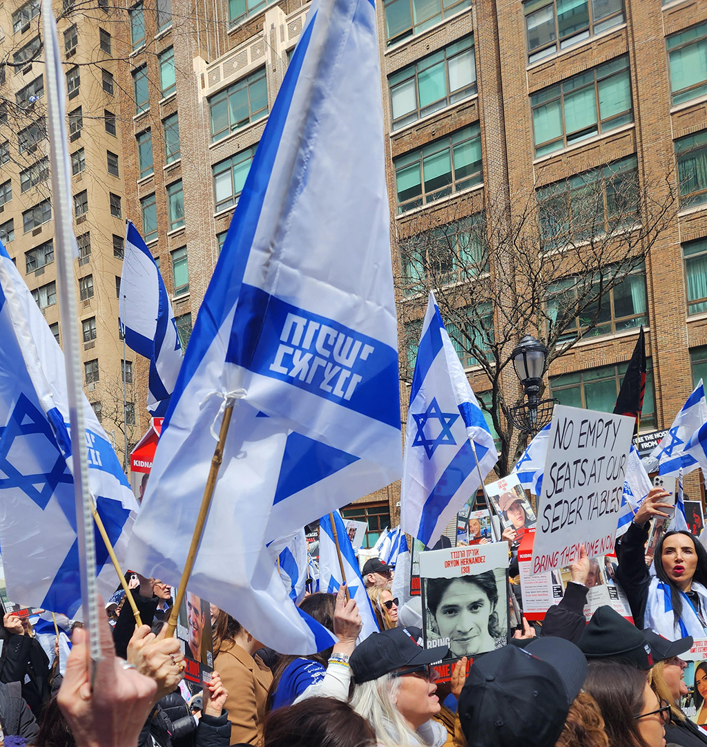 20240419-thousands-stood-together-in-dag-hammarskjold-plaza