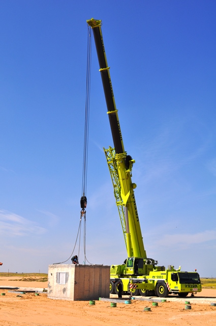 Bomb Shelter in Halutza being delivered