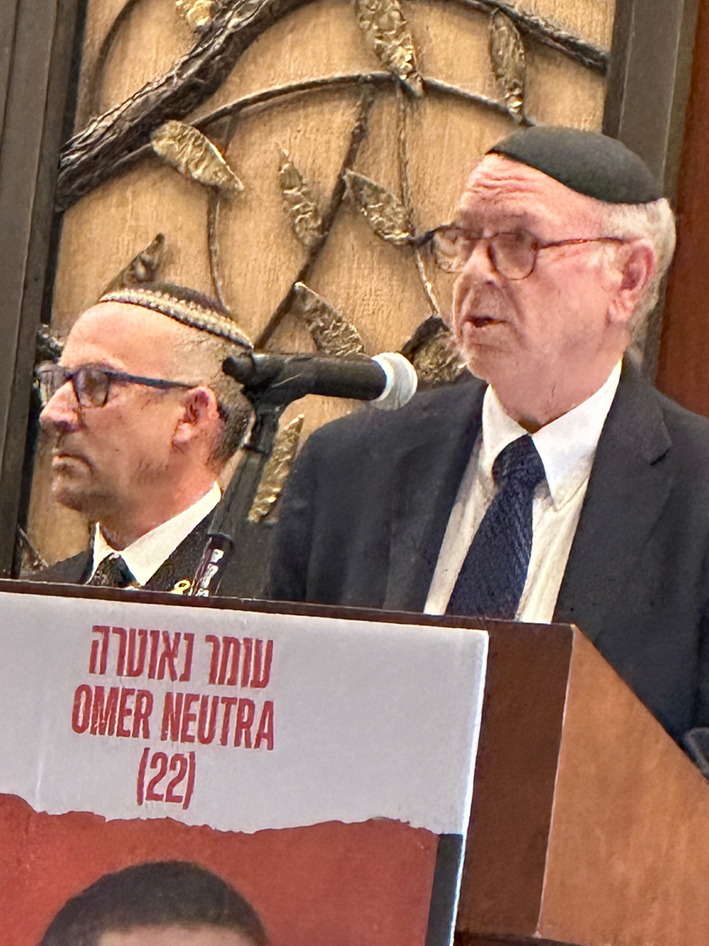 Rabbi Joel Levenson of Midway JC and his predecessor, Rabbi Rafi Rank gave moving tributes to Omer