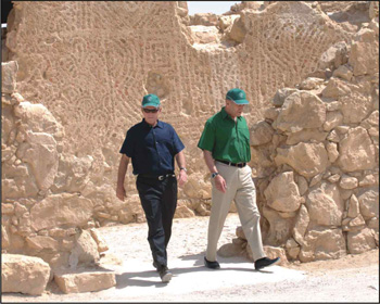 George W. Bush (left) and former Israeli PM, Ehud Olmert (right) on a tour at the historic heroic Jewish site, Masada, located at the Dead Sea, during the US president's 2nd visit to Israel in 2008 trying to close a peace deal between Israel and the PA. Photo: Haim Hornshtein/Yedioth Ahahronot for Israel Sun